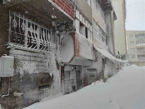 Ardahan'da son 55 yılın en yoğun kar yağışı: Evler kara gömüldü